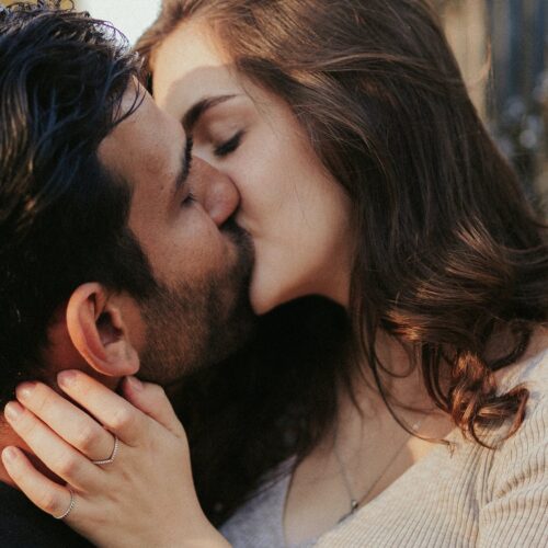 https://www.pexels.com/photo/portrait-of-couple-kissing-9883888/